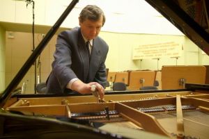 Stefan Pilcer - Piano-tuner