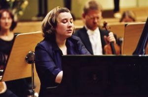 Sofya Gulyak with the Wroclaw Philharmonic Orchestra during the finals of the 2nd International F. Liszt Piano Competition 10 Oct. 2002. Fot. M. Szwed.